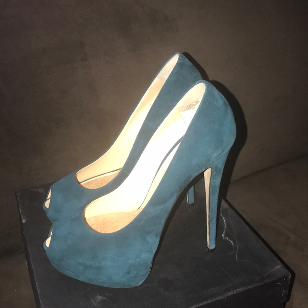 Designer Heels - Picture 2 of 6